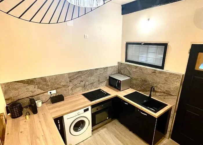 Beau F2 Centre Apartment