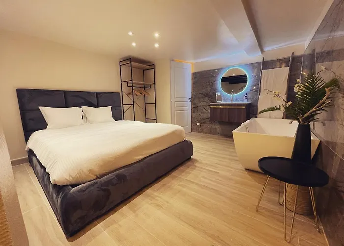 Beau F2 Centre * Ajaccio (Corsica)