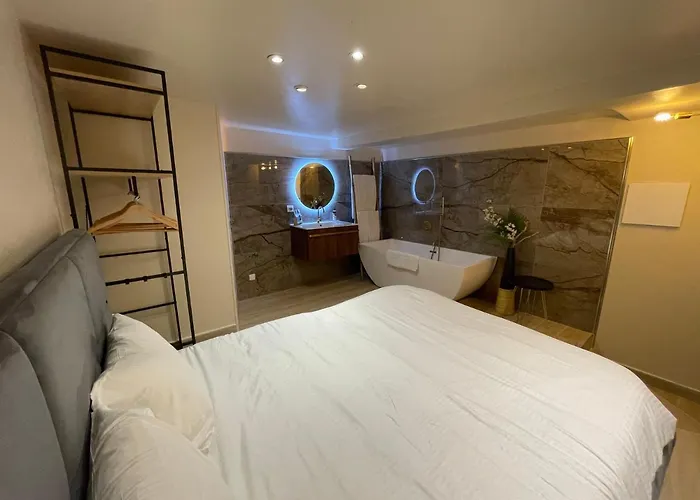 Beau F2 Centre Ajaccio (Corsica)